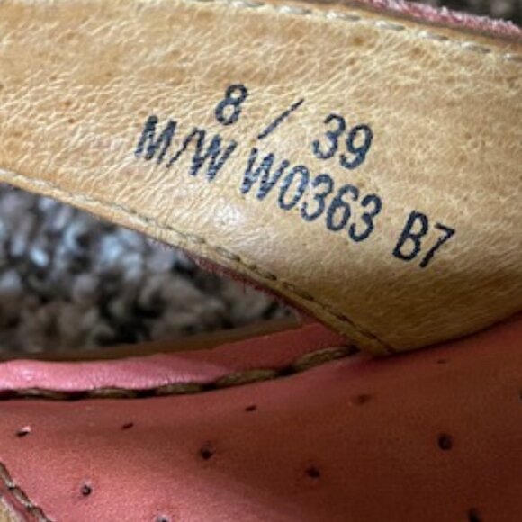 BORN Flip Flips SANDALS * PINK Coral 100% LEATHER UPPERS & padded insole~ 8 / 39 - Picture 12 of 12